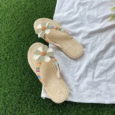 VERSATILE FLIP-FLOPS FOR WOMEN